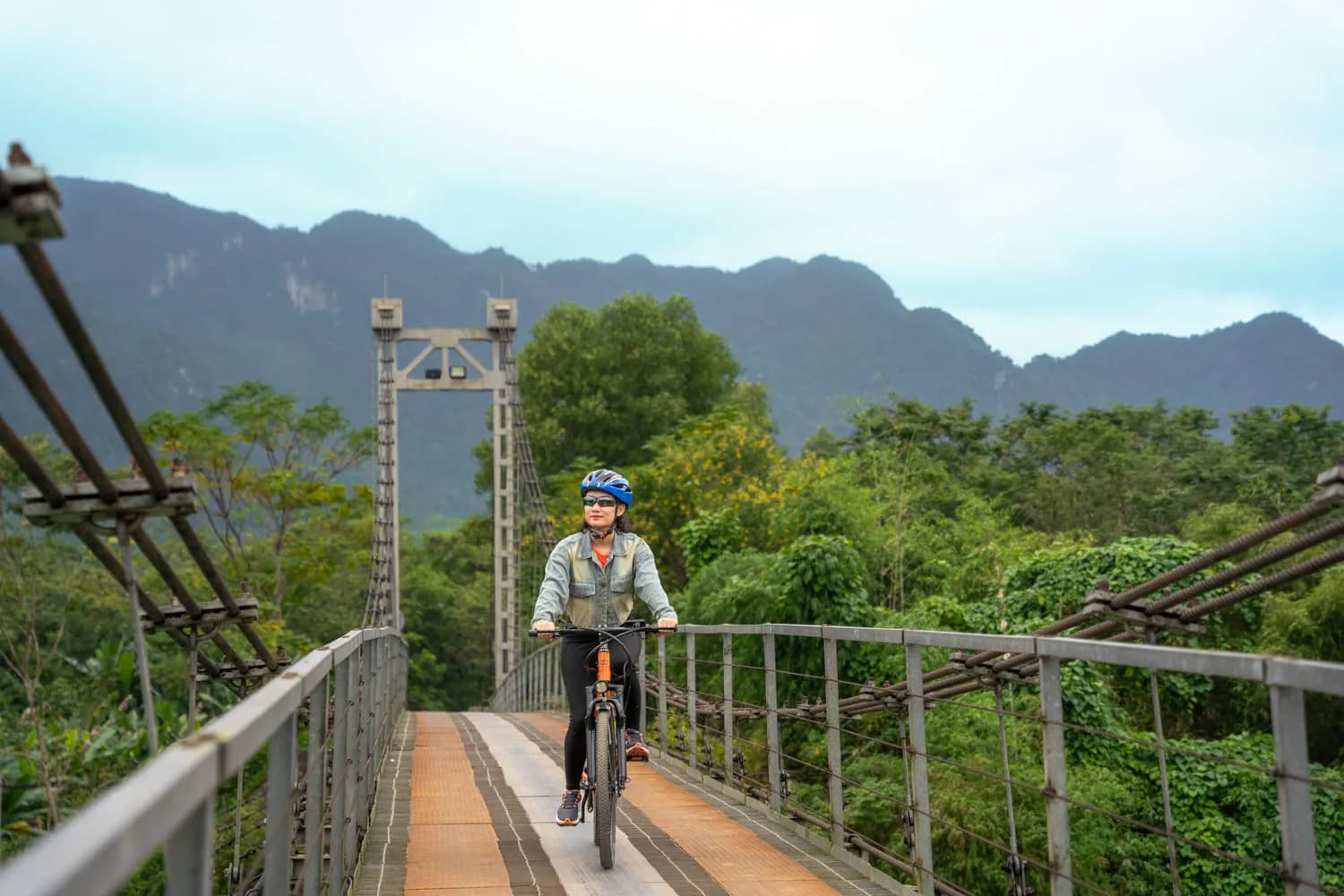 Đạp xe khám phá thiên làng quê thanh bình.